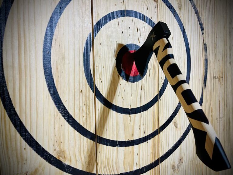 How heavy is an axe for axe throwing