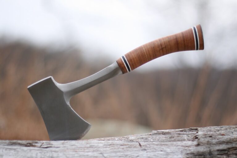 how much does an axe weigh