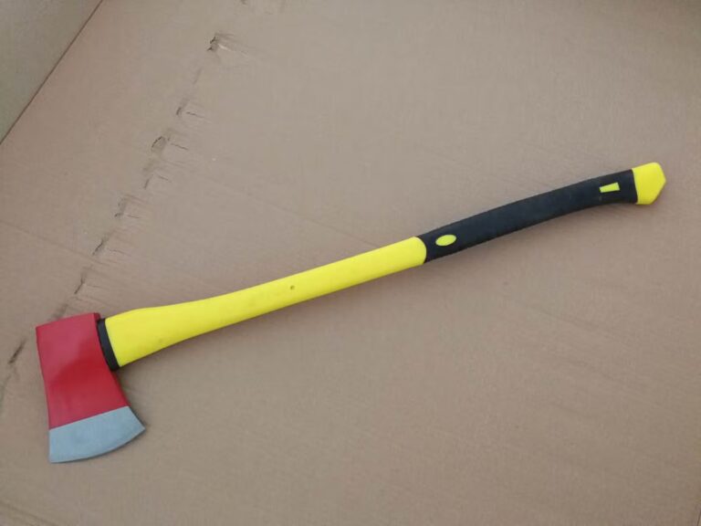 unlike a pick-head axe, a flat-head axe can be used to
